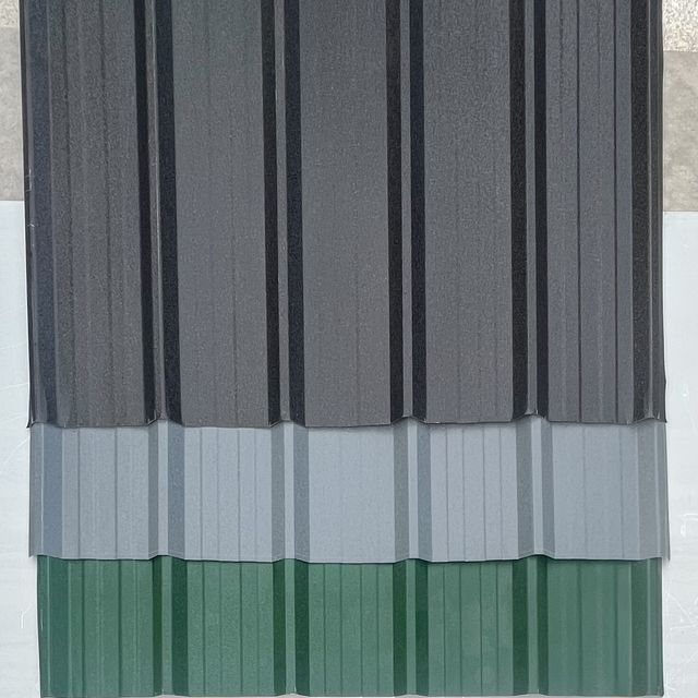 Box profile sheets in anthracite, grey and juniper green